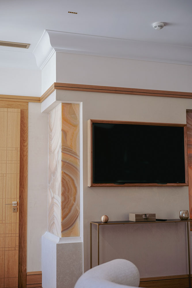 realisation shooting photo la nauve cognac moulure eclairee led gypserie MOF platre