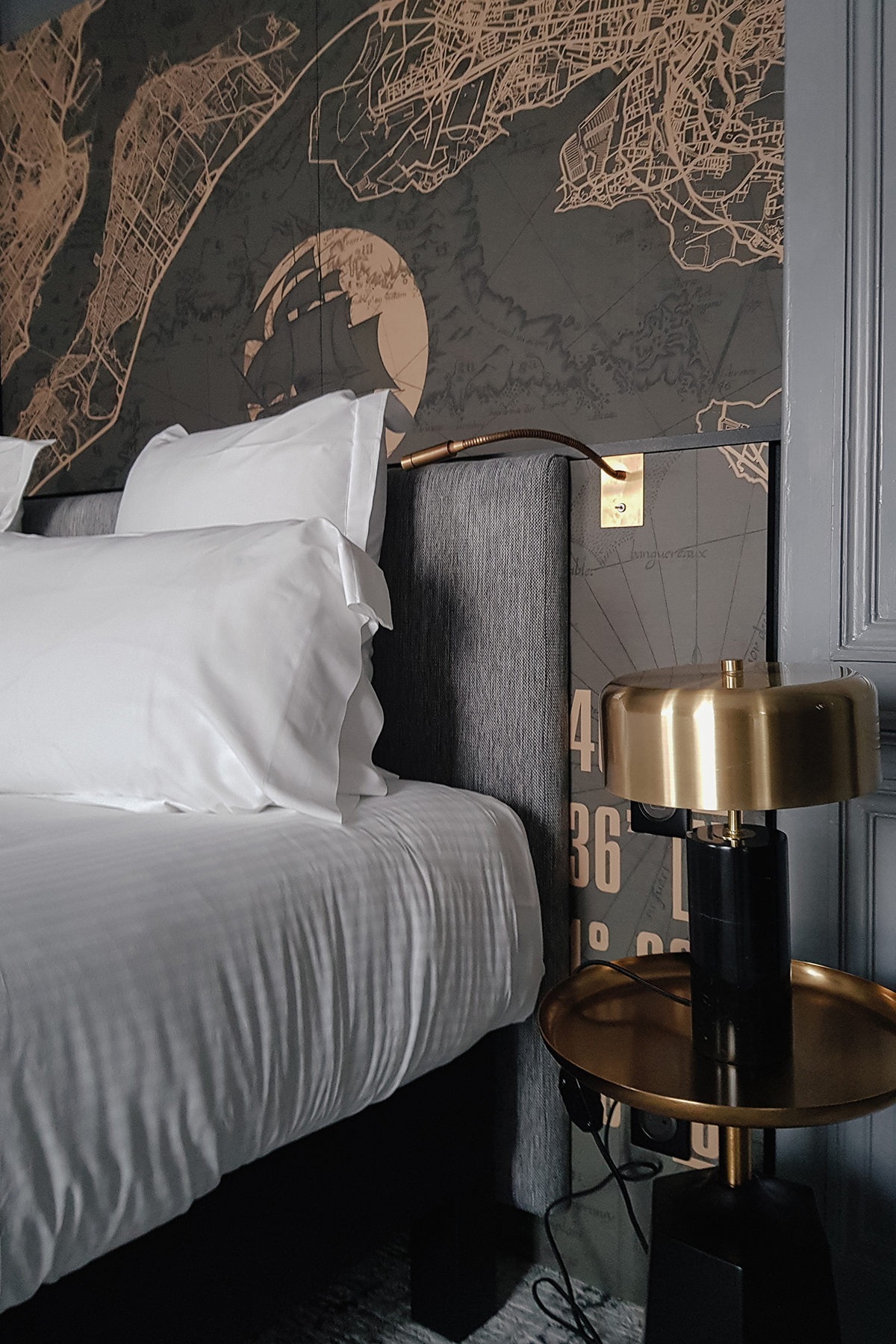 Creation_graphique_tete_de_lit_chambre_hotel_Le_Champlain_La_rochelle