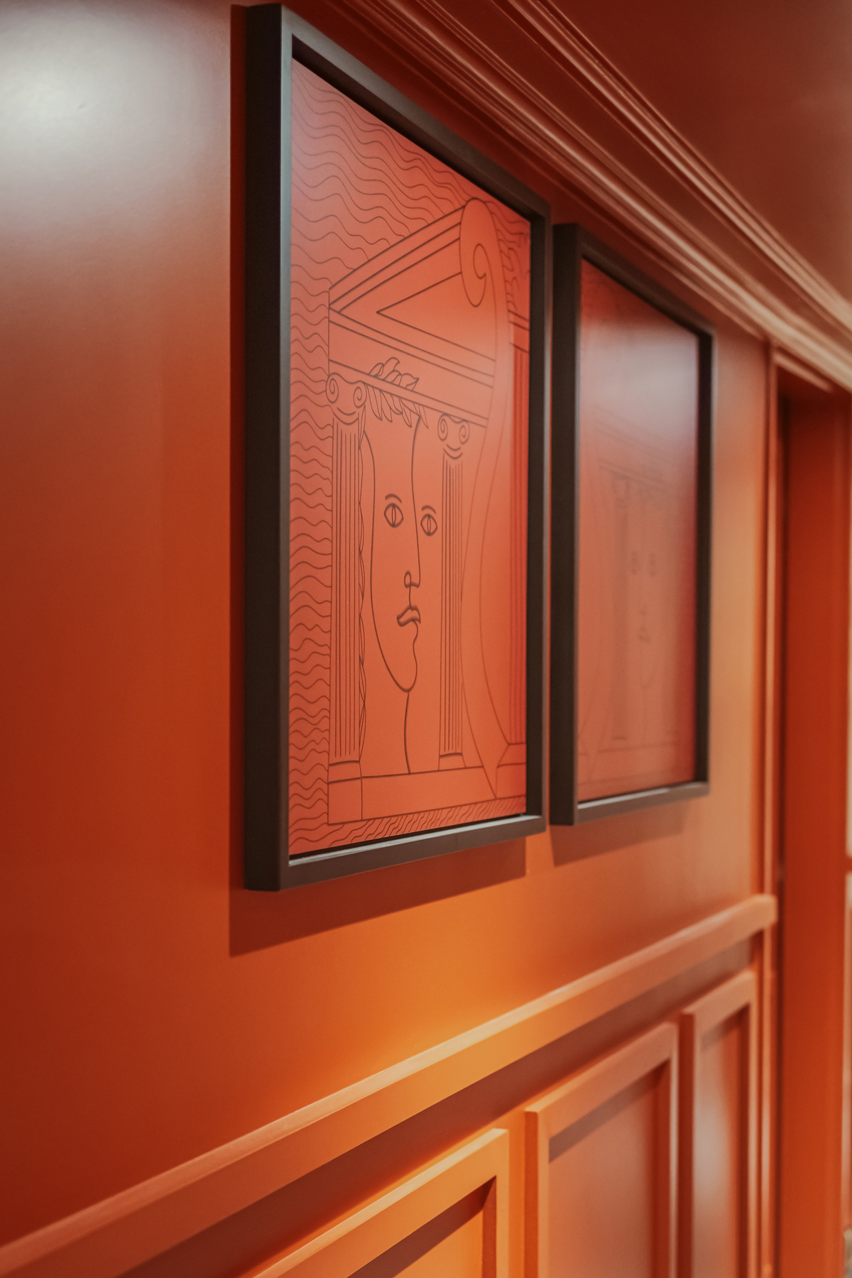 Creation_tableau_habillage_couloir_hotel_respect_storytelling_agence_design_marketing_branding_hotellerie_Atelier_dotcom