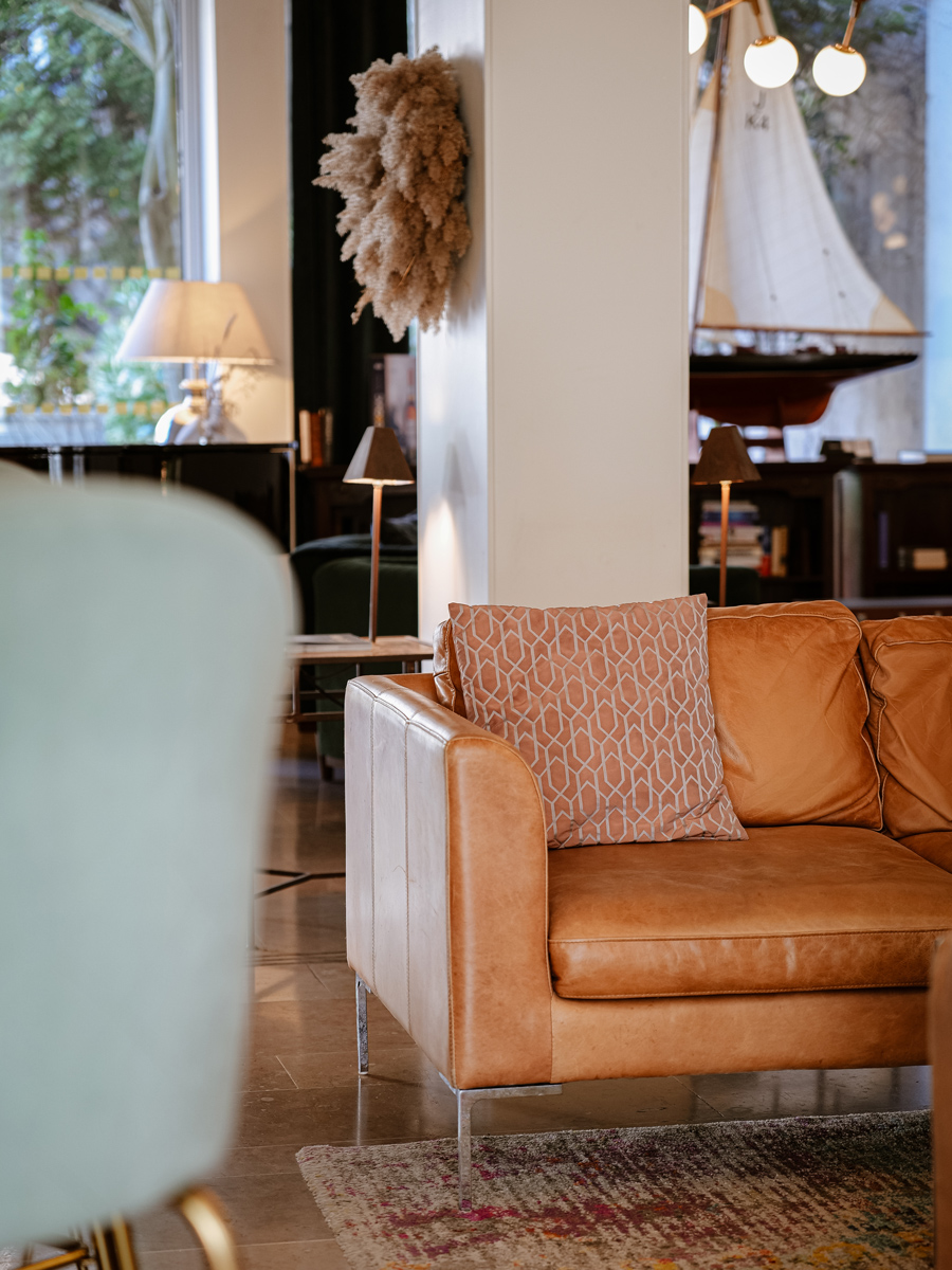 Photographie du salon et de l'espace lounge d'un hôtel 5 étoiles