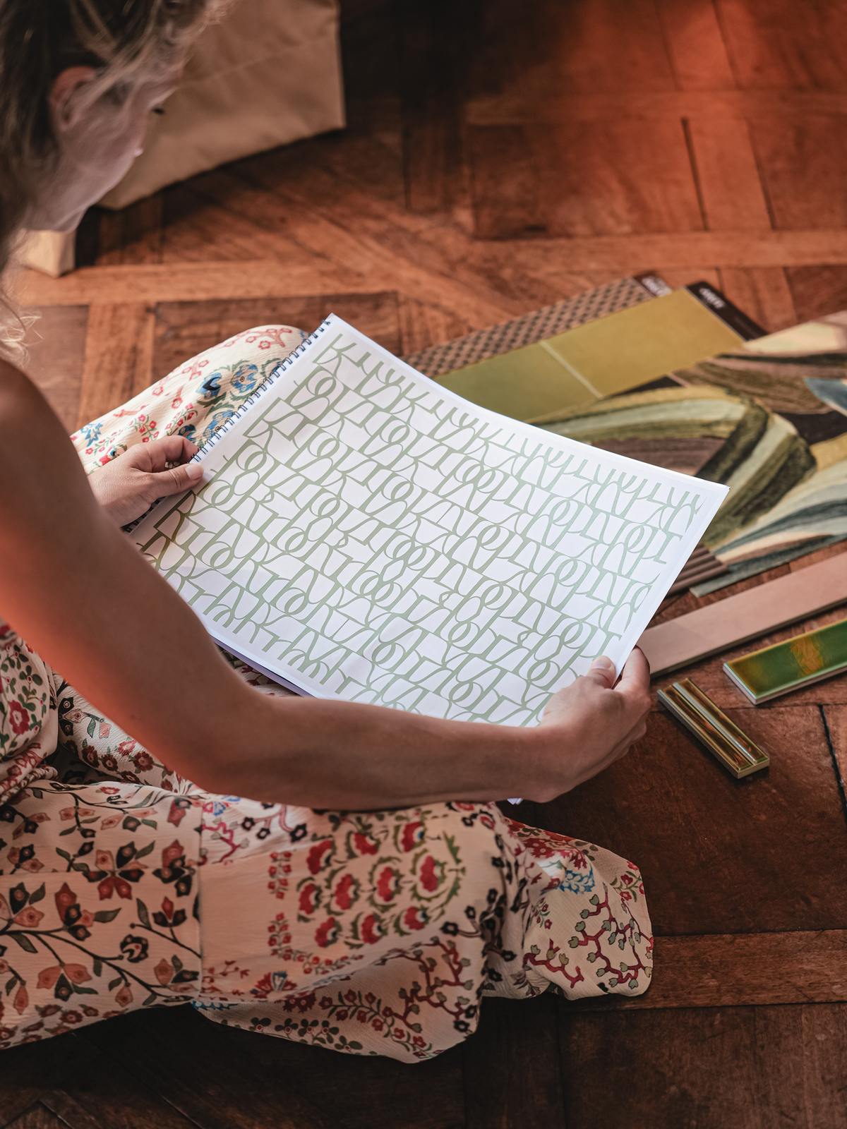 Création de pattern, motif répétitif et charte graphique pour le logo du Petit Robin, un hôtel campagne chic