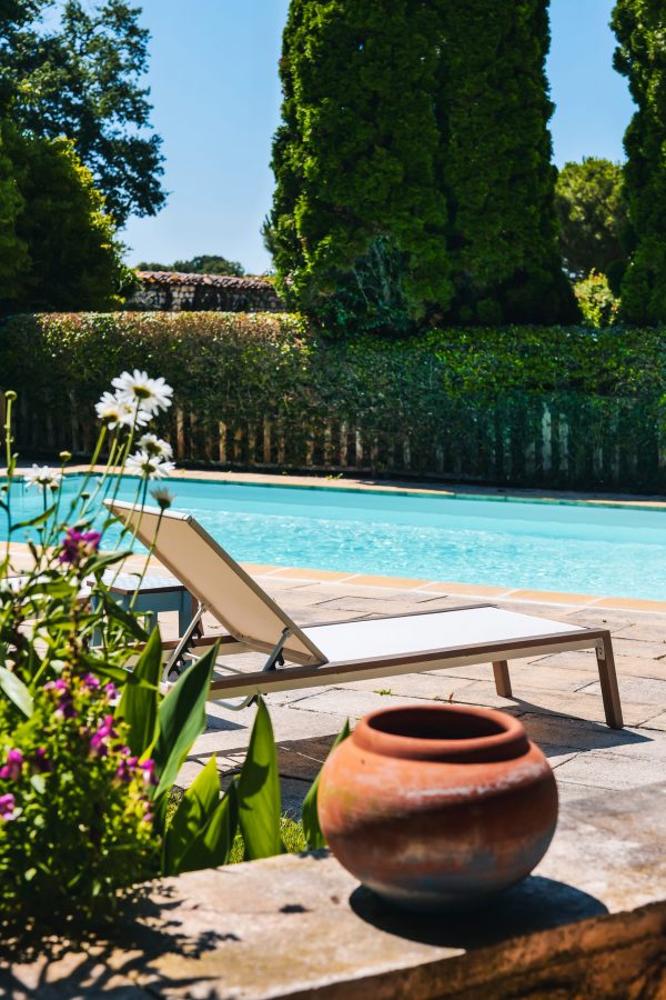 shooting-exterieur-piscine-jardin-vegetation-domaine-atelierdotcom