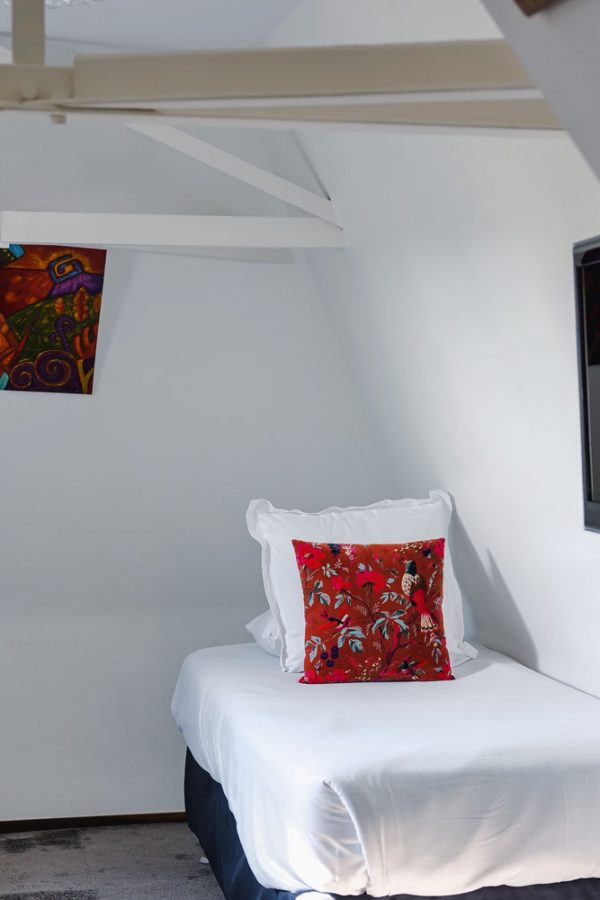 shooting-hotel-trois-etoiles-la-rochelle-espaces-vide-chambre-lit-simple-atelierdotcom