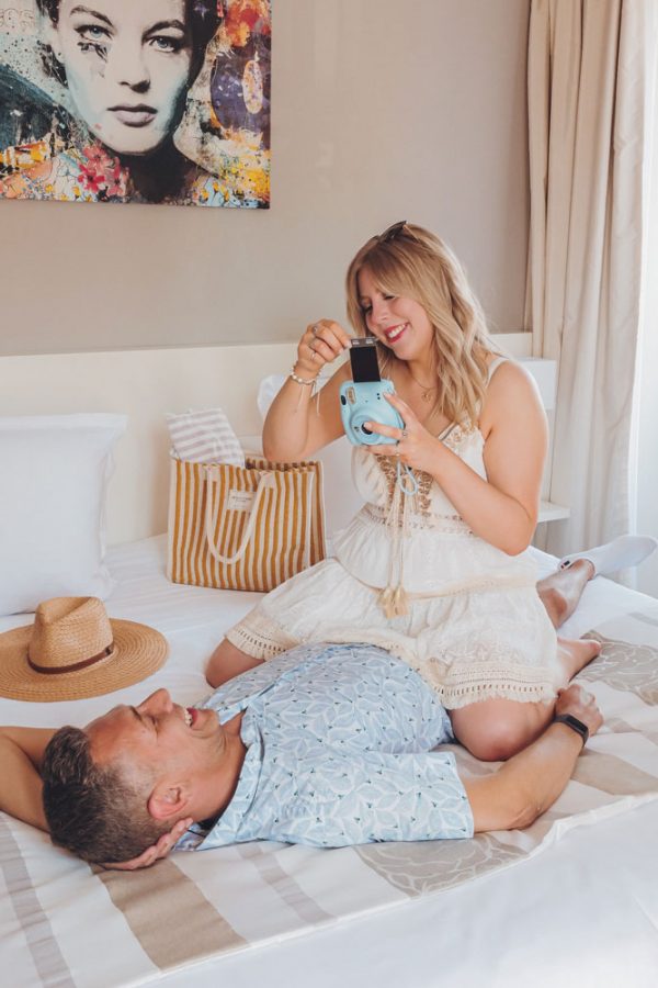 shooting-photo-chambre-hotel-couple-souvenir-polaroid