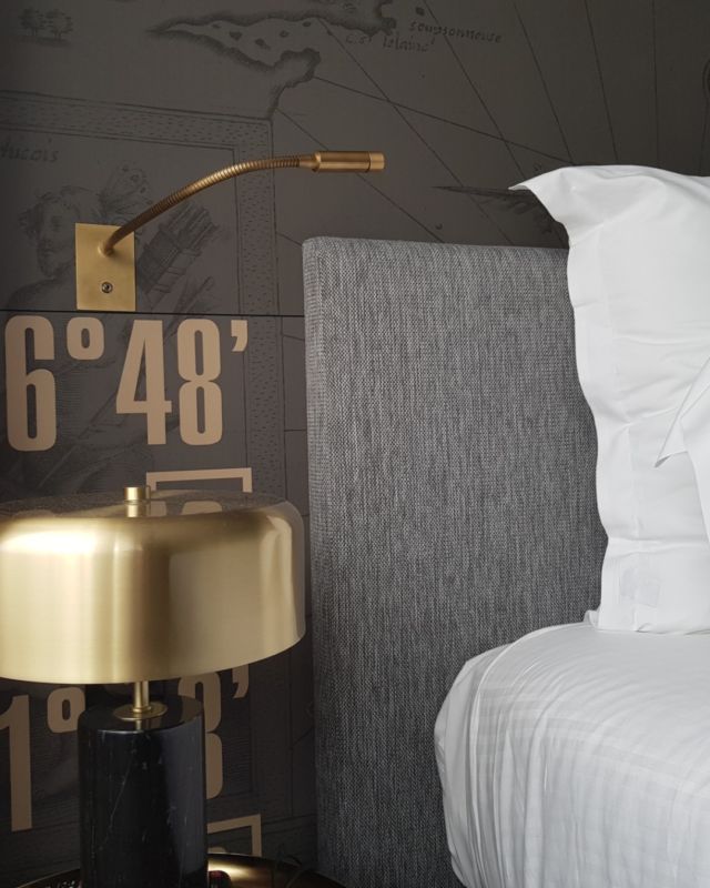 Voici un projet original sur lequel nous avons eu la chance de travailler en collaboration avec l’agence d’architecture d’intérieur @optiondinterieur pour l’hôtel @hotel.lechamplain 🛏️

Le Champlain est un hôtel situé à deux pas de la place Verdun, en plein cœur de La Rochelle. Notre agence de communication a été missionnée pour créer le graphisme de la tapisserie qui habille la tête de lit des chambres de l’hôtel dans lesquelles vous pouvez séjourner. 🎨

Pour vous plonger dans l’histoire, Samuel Champlain est un grand cartographe et explorateur connu pour avoir fondé la ville de Québec au Canada. C’est au représentant symbolique de l’amitié franco - Québécoise que le projet rend hommage. 🗺️

Comme dans une image ancienne, nous avons représenté une carte du Monde où les codes couleur balaient toutes les nuances de gris, soutenues par des apports d’or. Pour illustrer cette amitié, nous avons représenté La Rochelle ainsi que le Québec dont les coordonnées géographiques habillent les tables de chevet. 🌎

 🚣  Nous avons adoré nous exprimer pour ce projet qui sort de l’ordinaire ! Vous aimez ?

#atelierdotcom #graphicdesigner #graphisme #creationgraphique #tapisserie #tetedelit #decorationdinterieur #interiordesign #hoteldesign #hotelife #luxuryhotel #hospitalitydesign #decoration #décor #tapisserieameublement #tapisseriemurale #bedroom #bedroomdesign #bedroomideas #larochelle #guidecharentemaritime #hospitalitydesign #hoteldesign