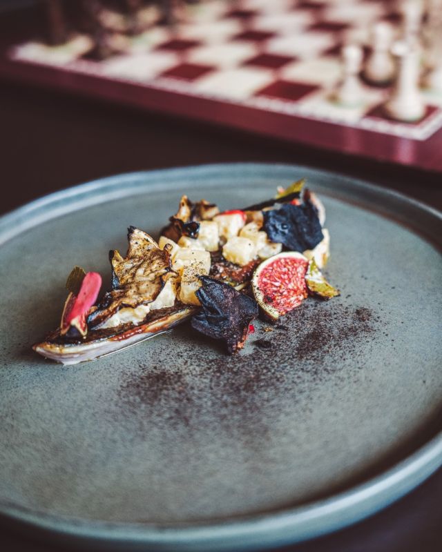 Quand vos assiettes adoptent un dress code automnal pour sublimer vos recettes de saison ! 📷 🍂

L’équipe Dotcom a posé son regard inspiré sur les rivages d’un restaurant haut de gamme, dévoué au respect des ingrédients, des saisons et des producteurs. Au cœur de La Rochelle, notre équipe a réalisé un shooting photo culinaire pour la carte automnale mettant en lumière le savoir-faire de son équipe. 👨🍳

Du contenu spécialement conçu pour les réseaux sociaux et le site internet assurant une mise en valeur du lieu en toute saison. 📲

🥰 Alors, séduit par ce défilé de recettes automnales de 2023 ? 

#restaurantlarochelle #restaurantmarketing #restaurantcommunication #socialmediarestaurant #bestrestaurant #restaurantphotography #shootingphoto #photographeculinaire #photographelarochelle #foodphotography #instafood #foodstagram #cuisinedechef #cheflife #chefart #larochelle #larochellemaville #larochelle17000 #agencecommunicationlarochelle #communitymanagerfrance #communitymanagerlarochelle #communitymanagerrestaurant #businessphotography #businesscommunication #food #foodporn #foodpics #restaurantlarochelle #photoculinaire